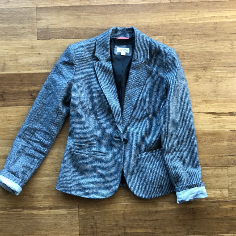 Gray and black blazer